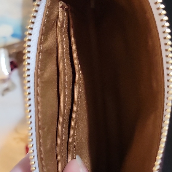 COACH white and gold wristlet - Picture 10 of 11